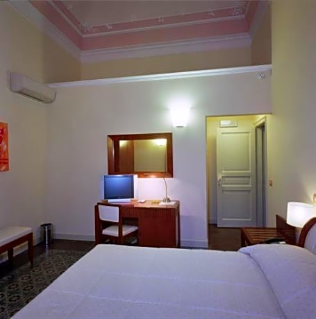 Double Room (1 Adult)