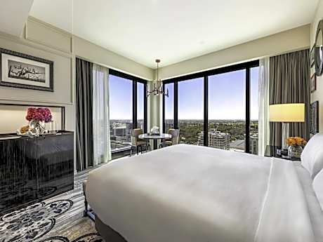 Deluxe King Room with View - Corner Room