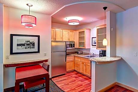 One-Bedroom King Suite with Sofa Bed - Hearing Accessible