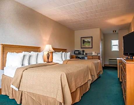 2 Double Beds, Smoking