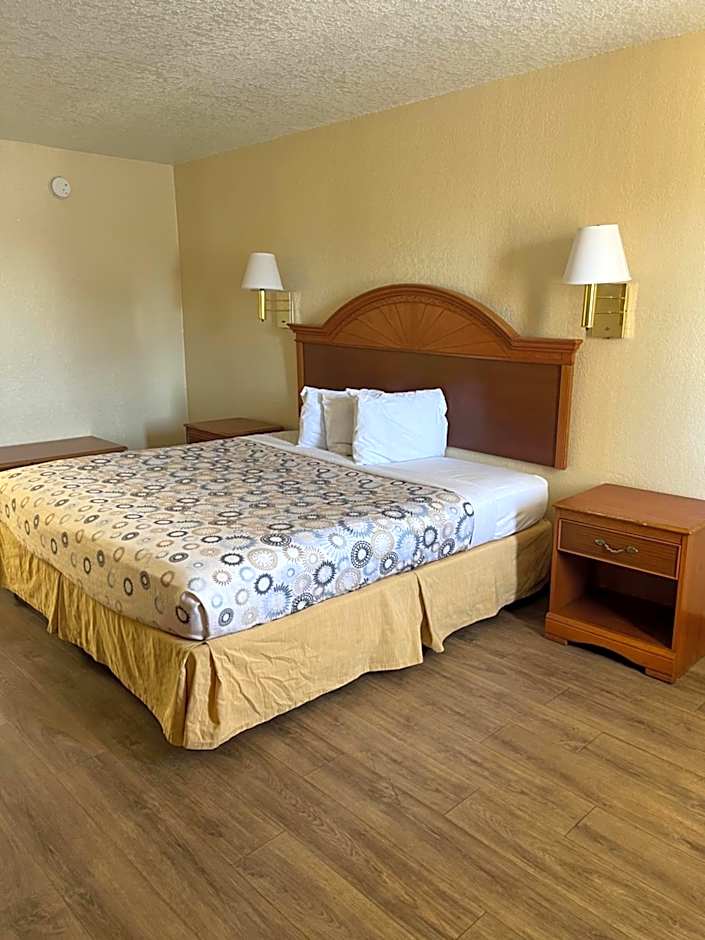Hole Inn the Wall Hotel - Sunset Plaza - Fort Walton Beach