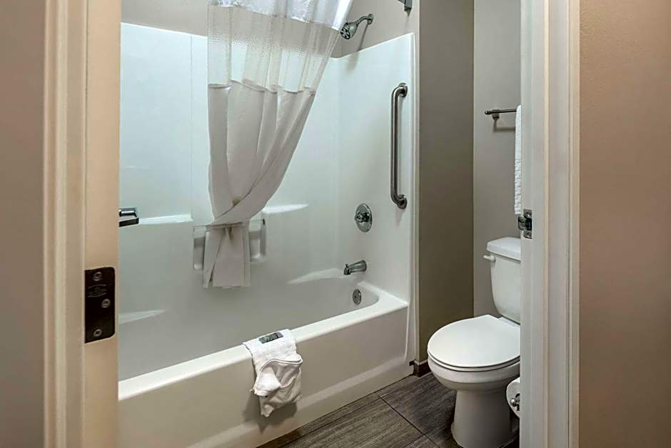 Best Western North Bryant Inn
