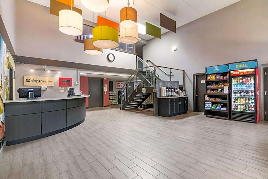 Clarion Pointe Jamestown - Falconer