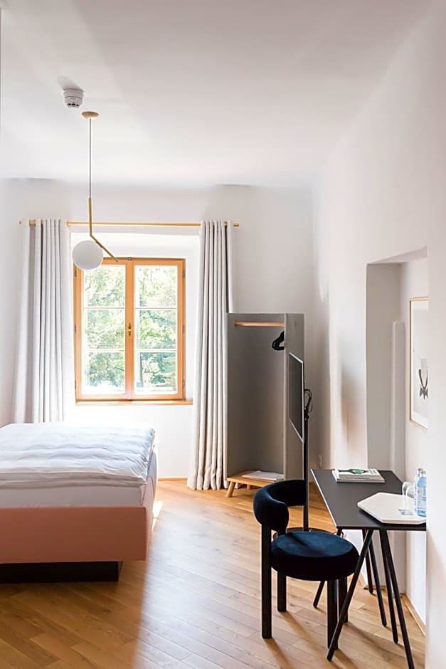 Kai 36 - Hotel zwischen Fels und Fluss