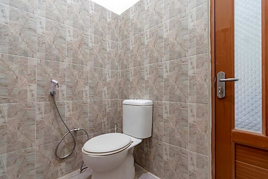 The Lima Guest House Syariah By RedDoorz – Cirebon, OH