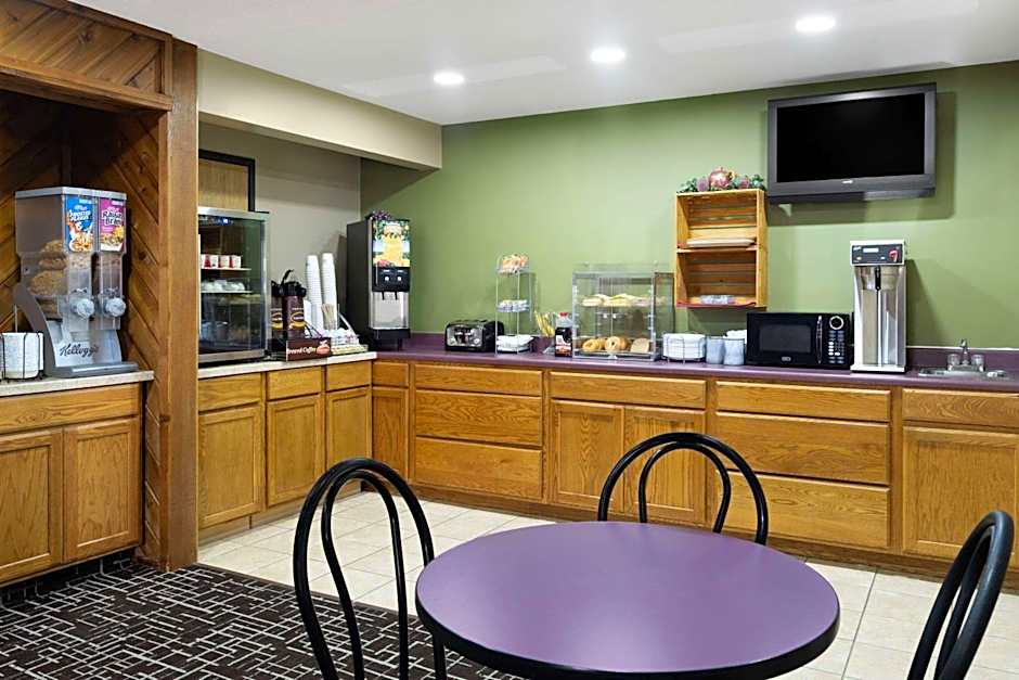 Super 8 by Wyndham Dyersville