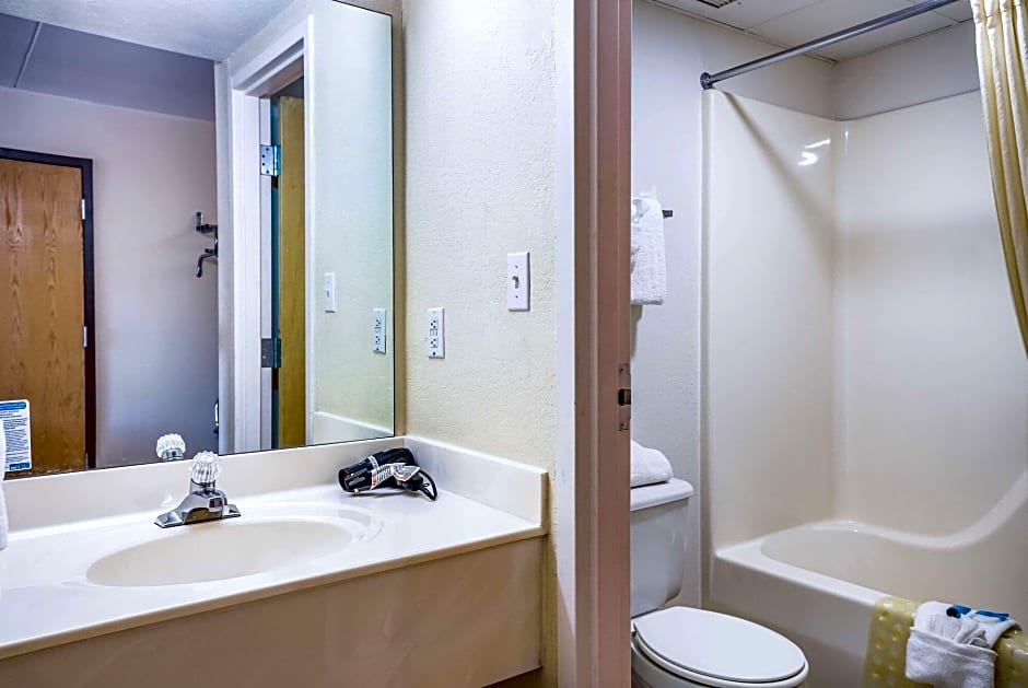 Rodeway Inn Branson, Brick House