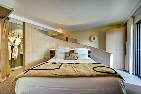 Theme room