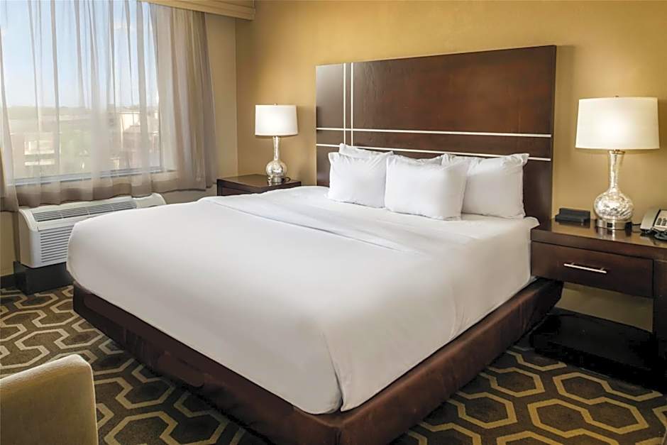 Embassy Suites By Hilton Hotel St. Louis-Airport