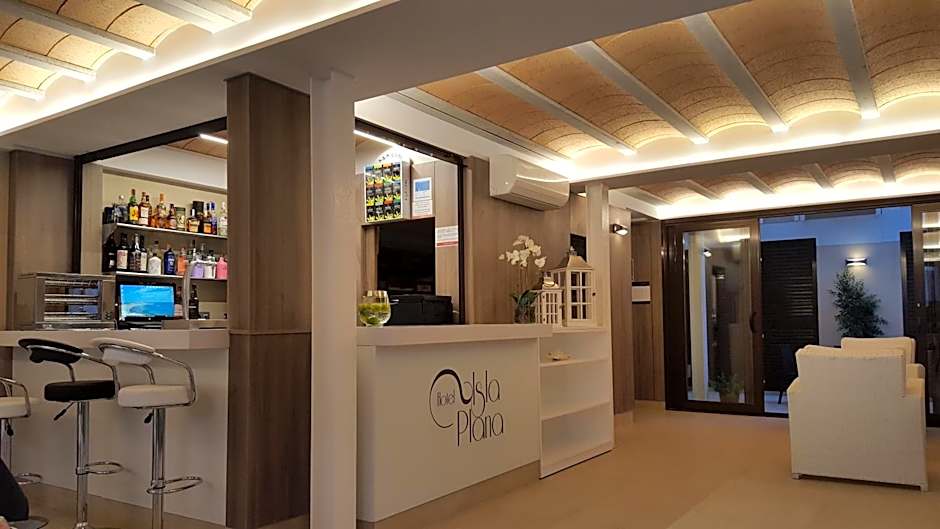 HOTEL ISLA PLANA