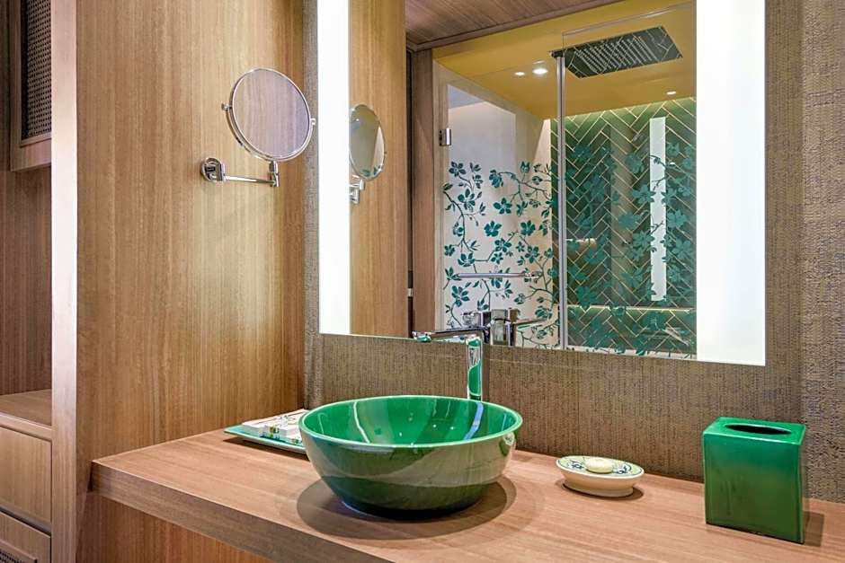 Querencia de Sevilla, Autograph Collection