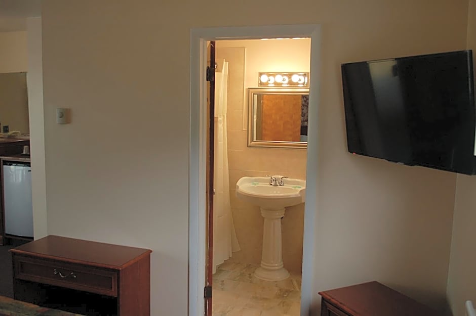 Sara Glen Motel - Saratoga Springs-Glens Falls