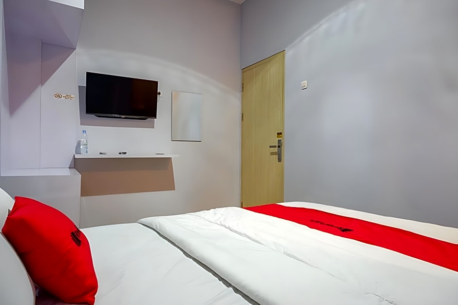 RedDoorz near Pasar Batang