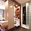 Olivia Plaza Hotel