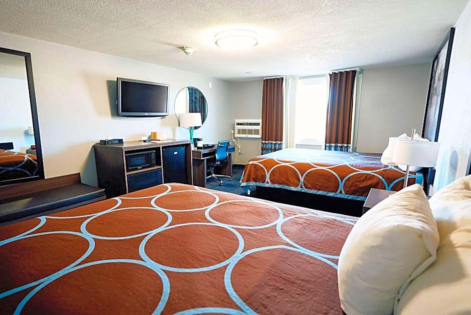 Super 8 by Wyndham Pueblo