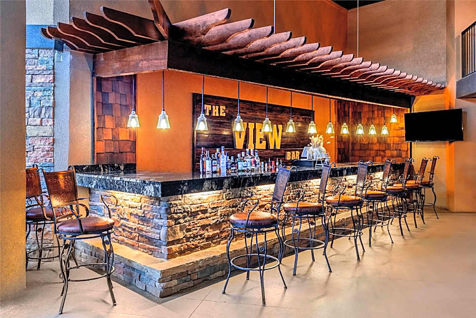 Aiden by Best Western Warm Springs Hotel and Event Center