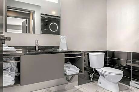 King Suite with Sofa Bed - Non-Smoking