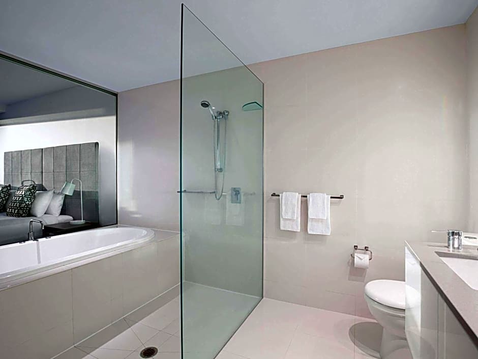 Mantra Circle on Cavill Surfers Paradise