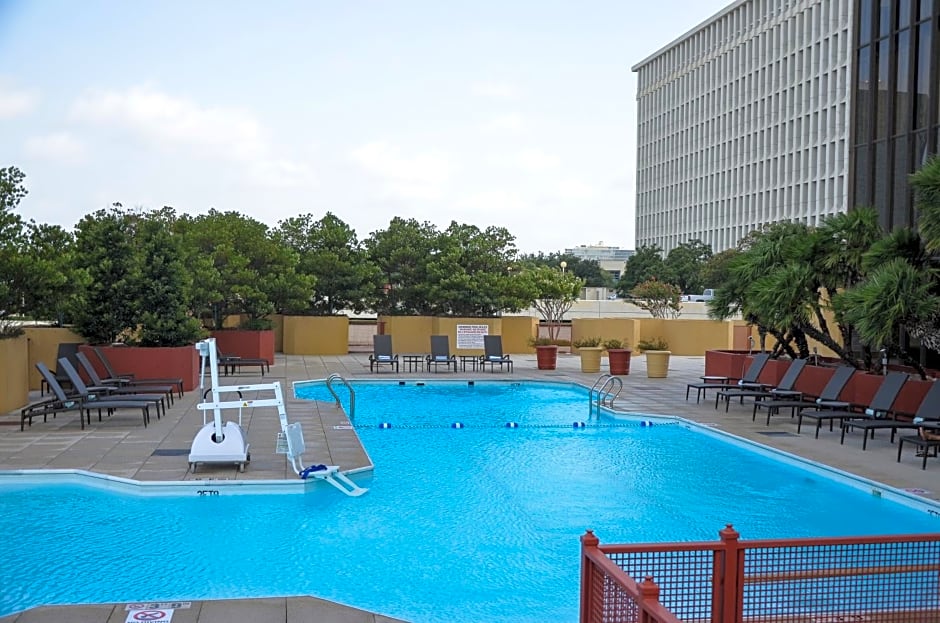 DoubleTree by Hilton Hotel Houston Greenway Plaza
