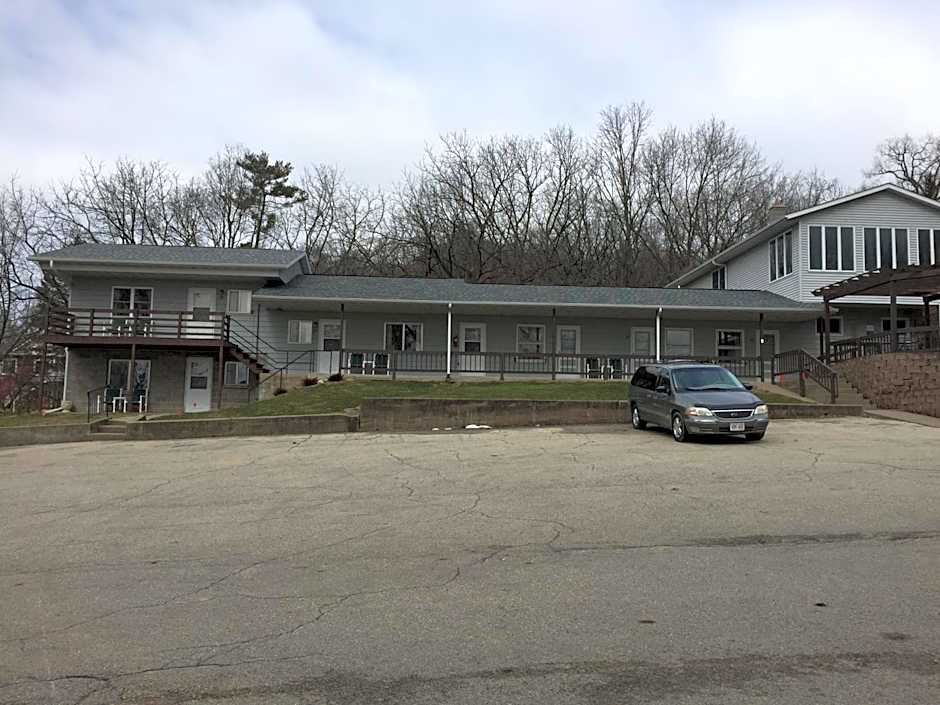 Little Bluff Inn
