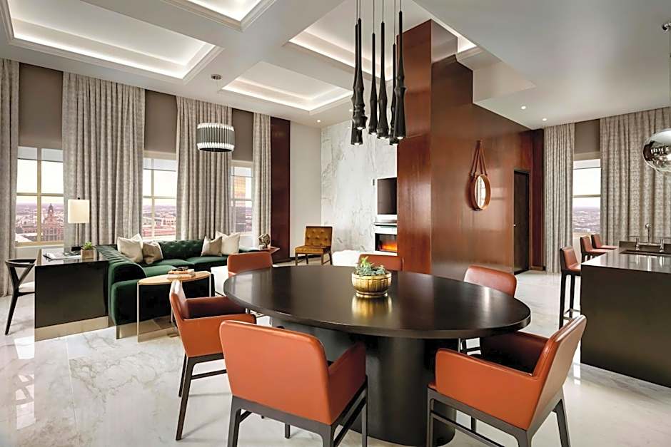 The Sinclair, Autograph Collection