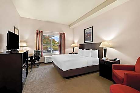 1 King Bed, Nonsmoking, Accessible