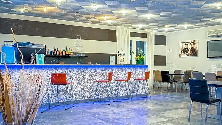 Hotel Etna - Hotel per Coppie e Famiglie con Parcheggio e Spiaggia