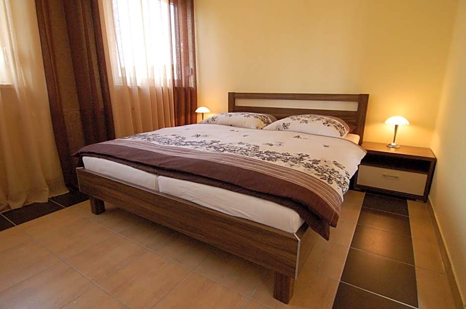Nanis Hotel & Appartements
