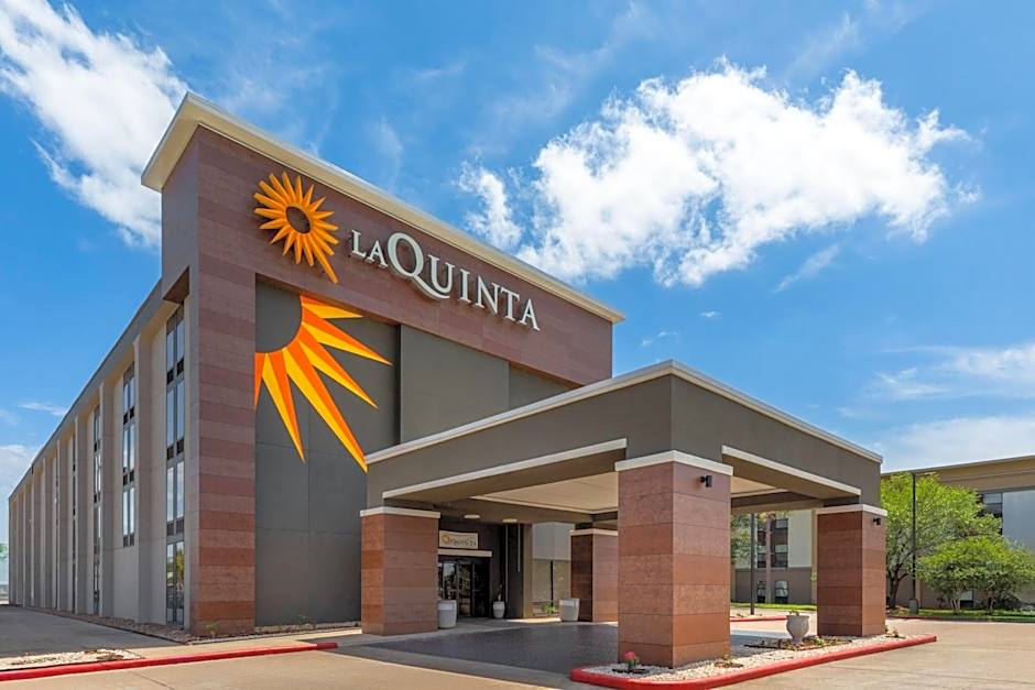 La Quinta Inn & Suites by Wyndham Houston Stafford Sugarland