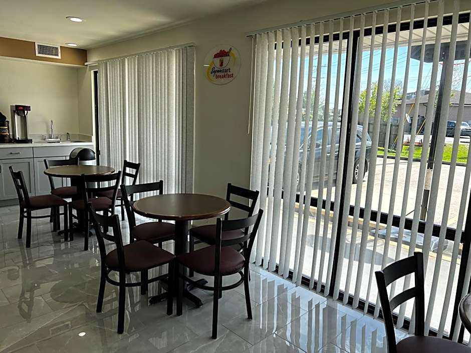 Super 8 by Wyndham Slidell