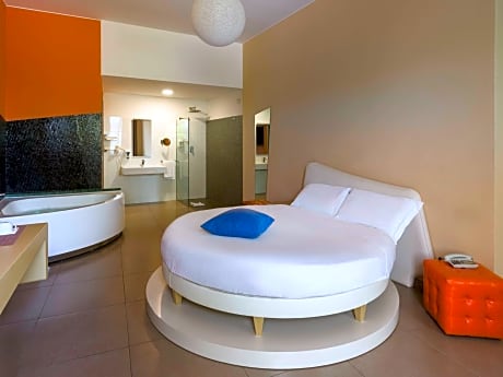 Superior Room with One King Bed, Spa Bath and View