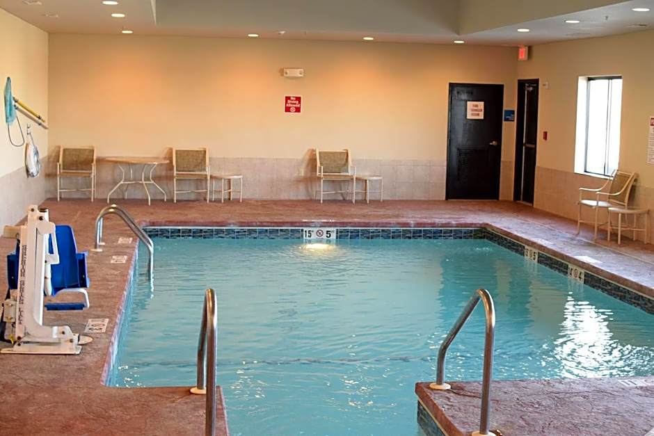 Holiday Inn Express Pratt By IHG