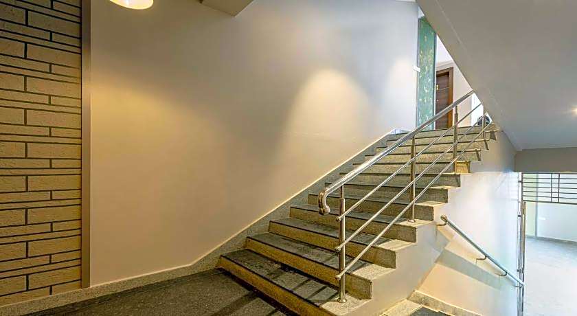 Treebo Imperia, Kommadi