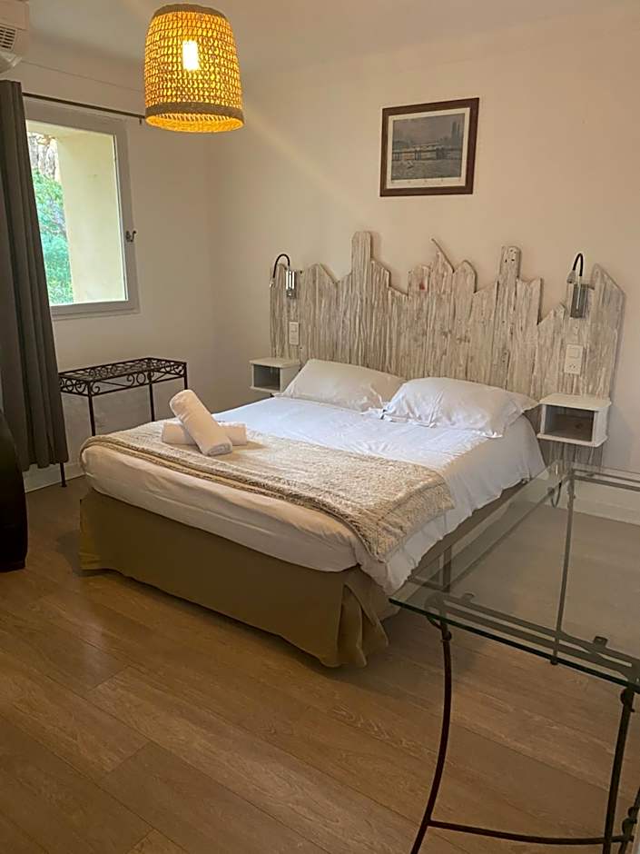 Hôtel Lou Caleù restaurant le Rocher des Abeilles