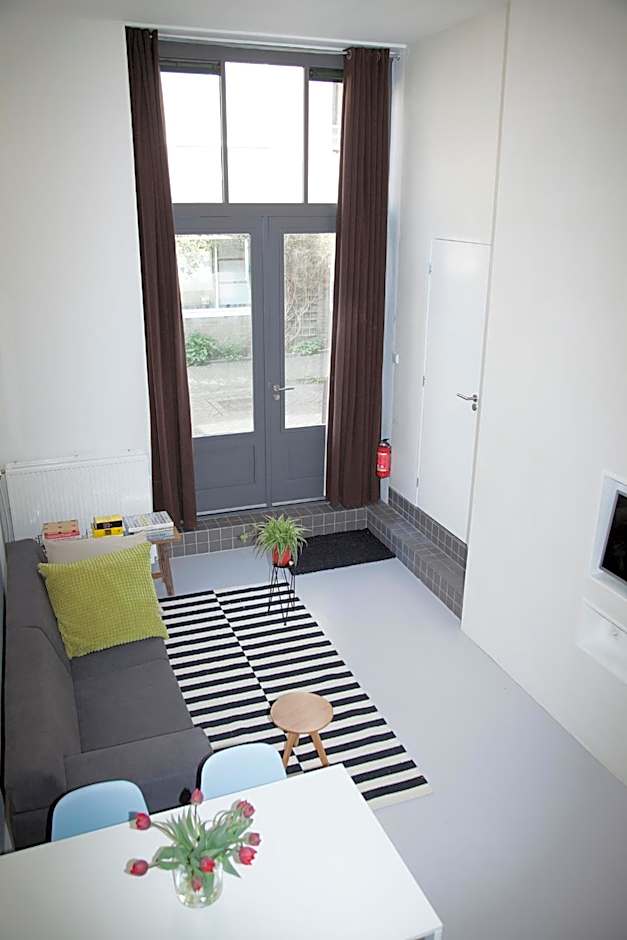 hip & stylish apartment in center, near trainstation, 15 min walk