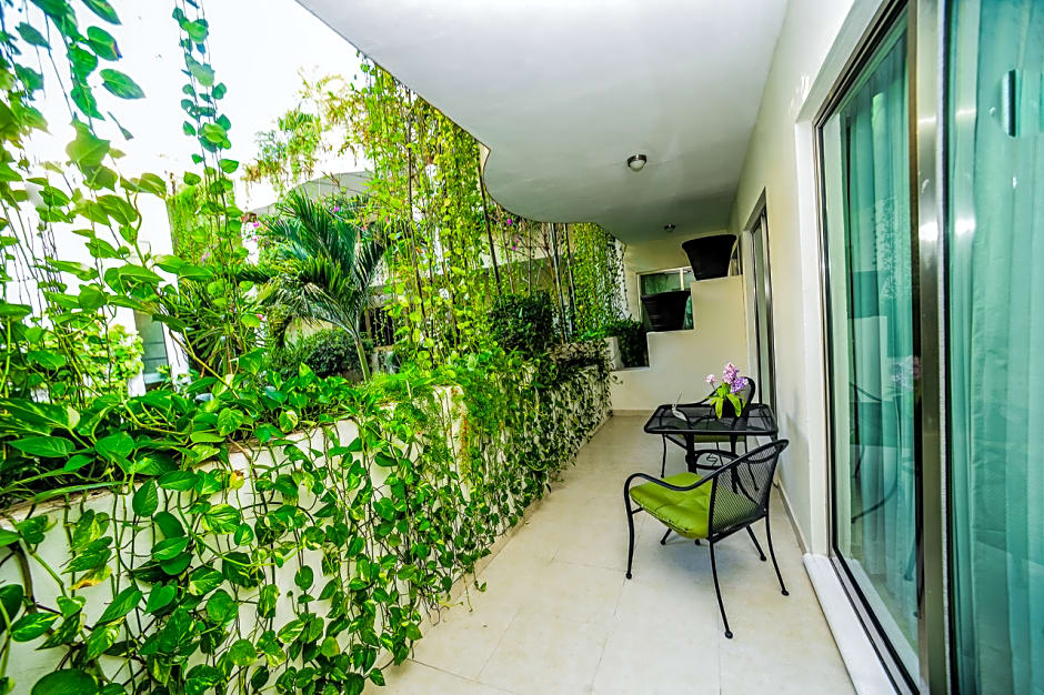 Encanto Riviera Condohotel