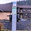 Oakridge Inn & Suites