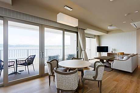 Standard Ocean View Twin Room with Balcony