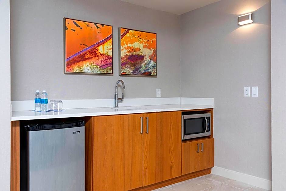 Sonesta Hotel Grand Rapids Airport