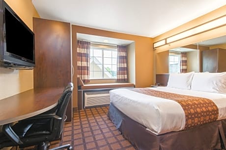 1 Queen Bed Non-Smoking