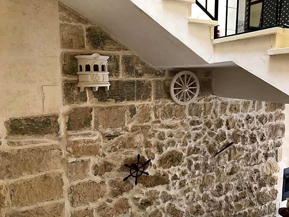 The Cloisters Bed And Breakfast