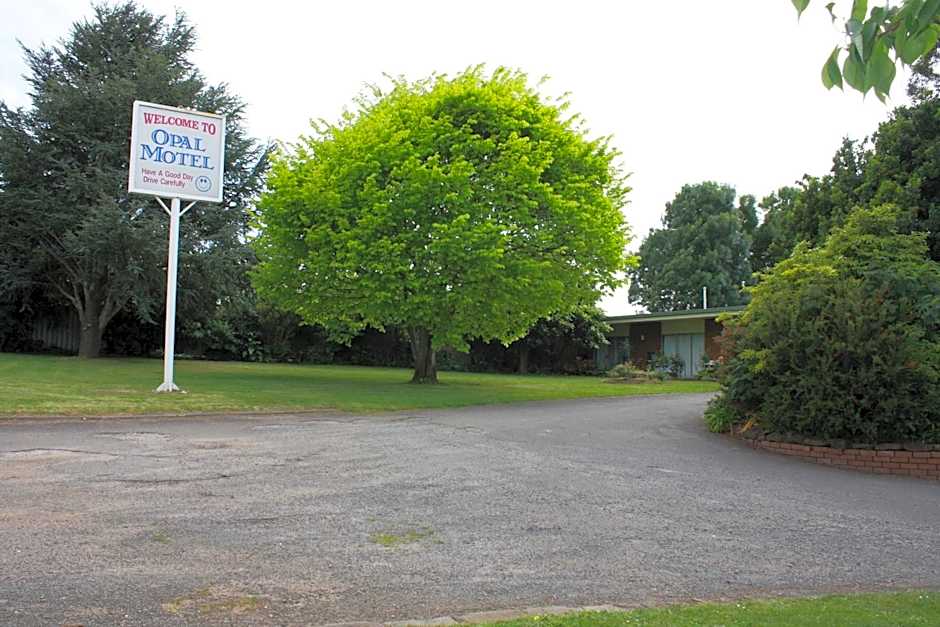 Opal Motel