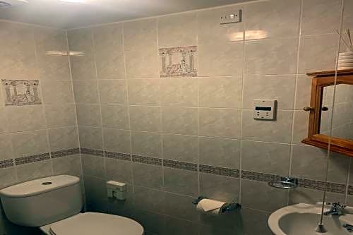 OYO Ye Olde Mustard Pot