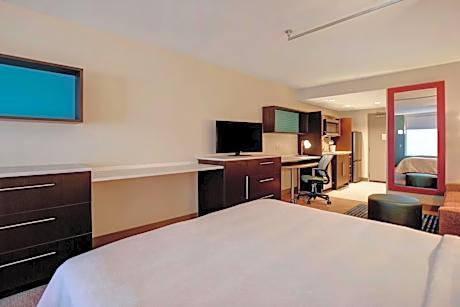 1 King Bed Studio Suite Nonsmoking