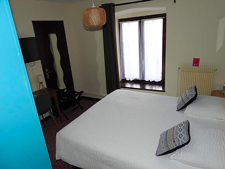 Foto 1 dari 4 — Double Room