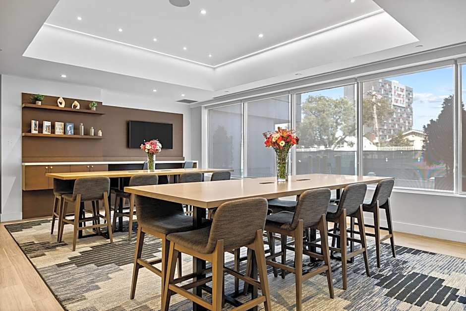DoubleTree by Hilton New York JFK Airport