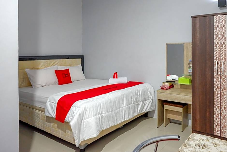 RedDoorz @ Hotel Grand Aulia Majene