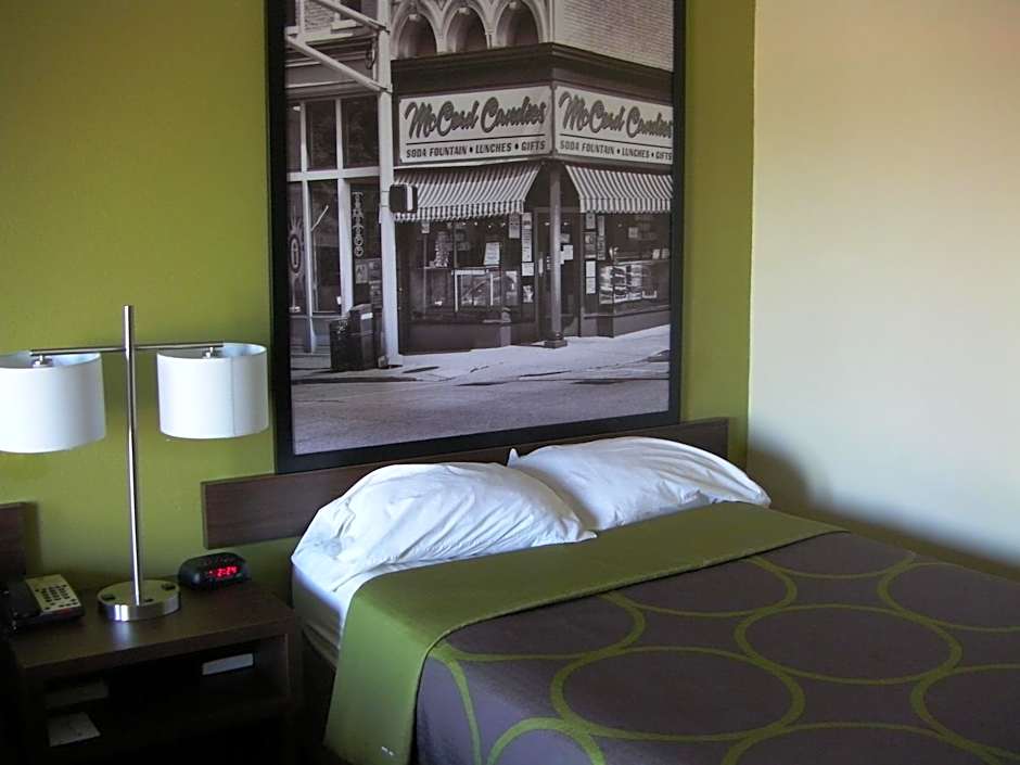 Super 8 by Wyndham Lafayette / Purdue Area