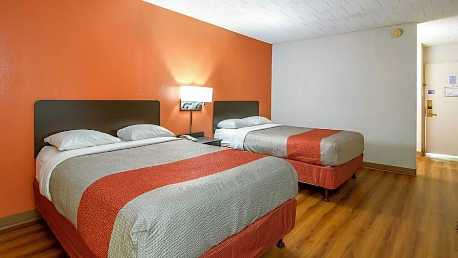 Motel 6-New Stanton, PA