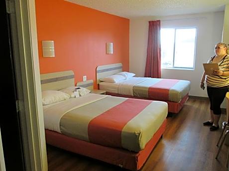 2 Full Beds | Non-Smoking